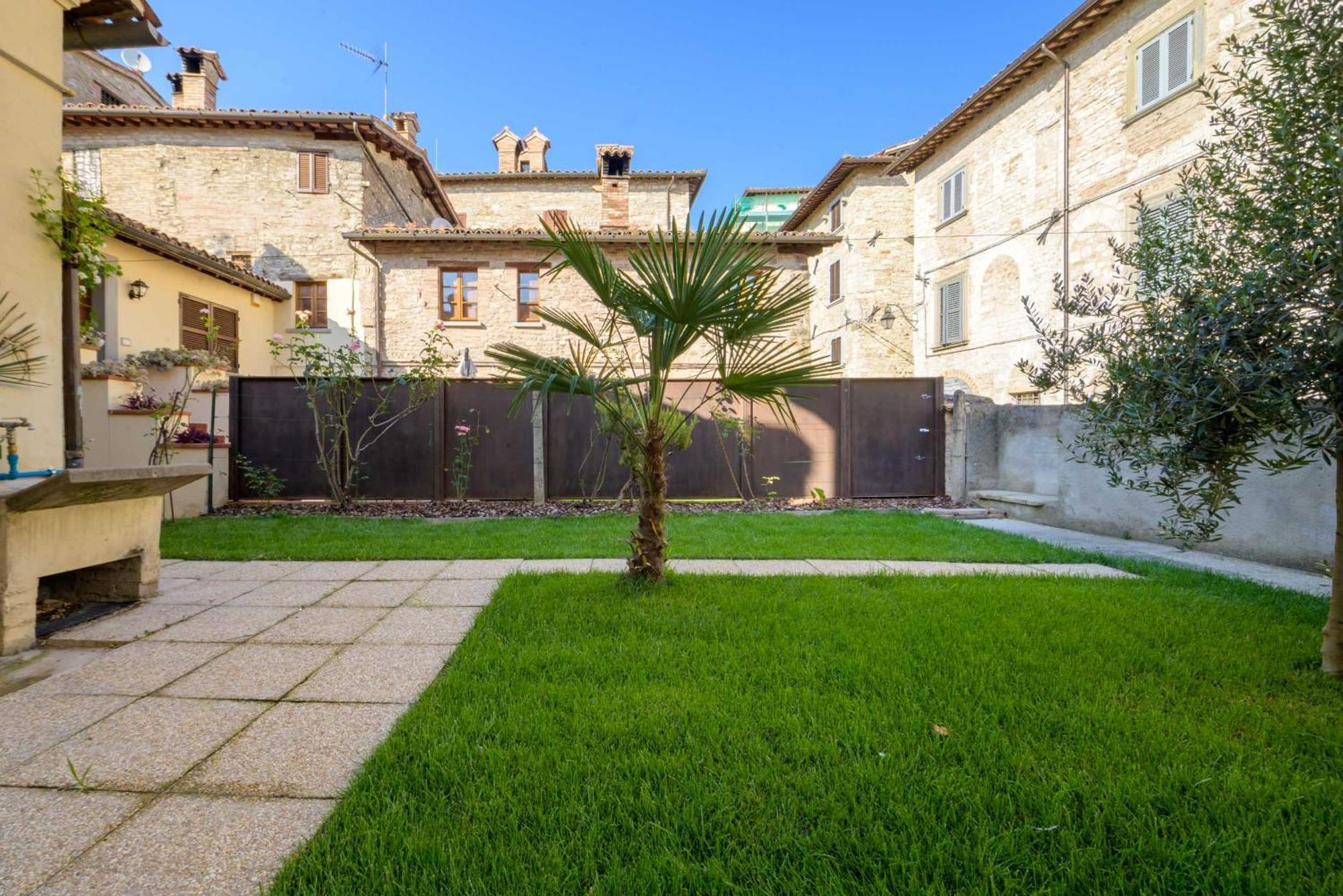 Via Mazzini 23A Appartement Gubbio Buitenkant foto